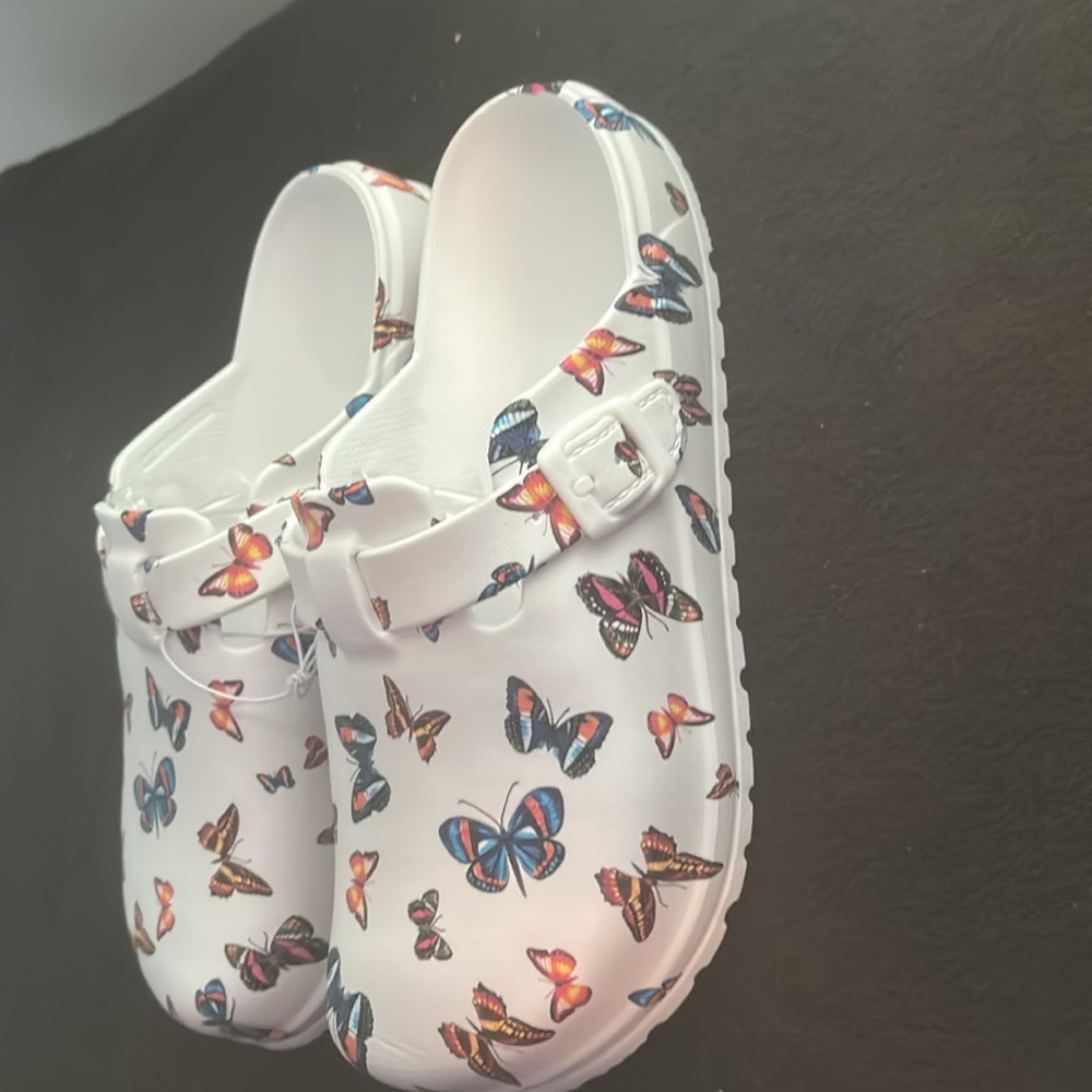 Butterfly Clogs - Picture 2 of 4